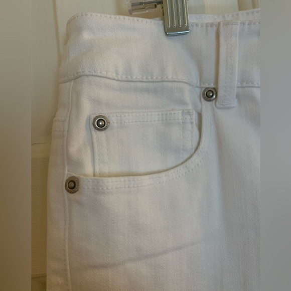 NWT Chicos “So Slimming” boot-cut denim white 5-pocket sz 2.5 (approx 14) - Picture 5 of 10